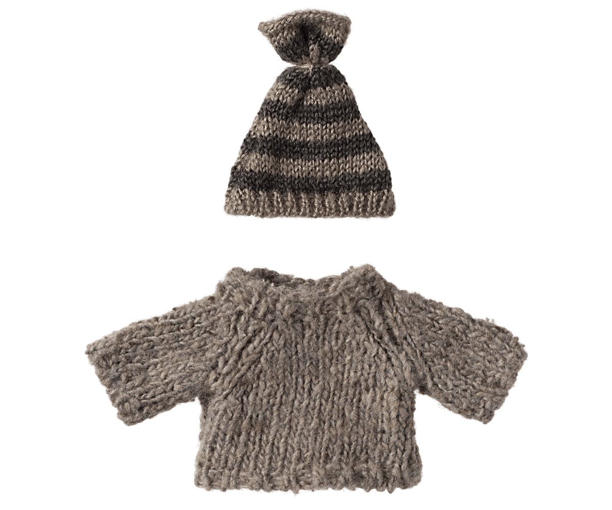 Knitted sweater and hat, Big brother mouse