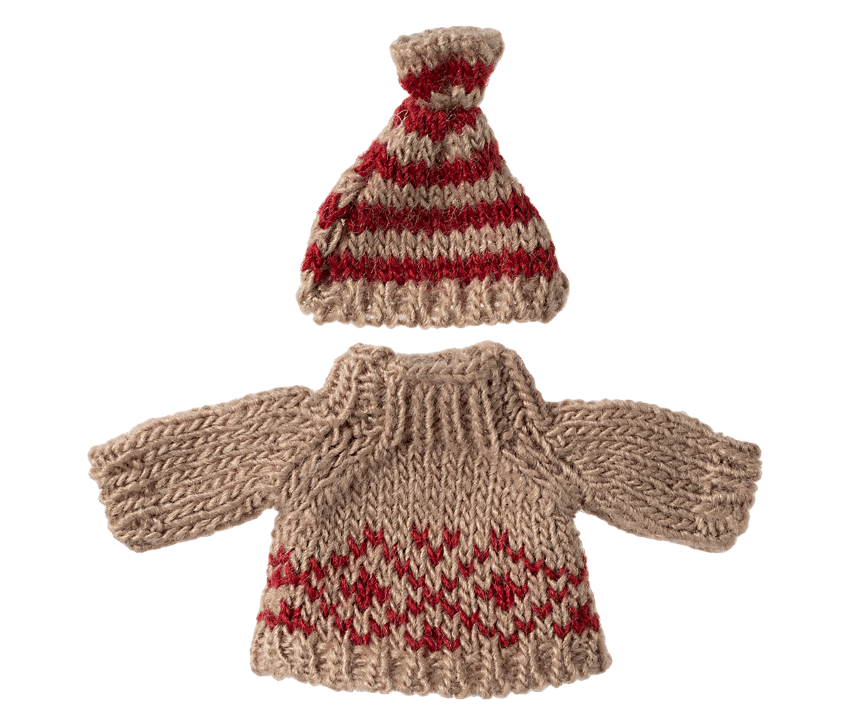 Knitted sweater and hat, Mum mouse