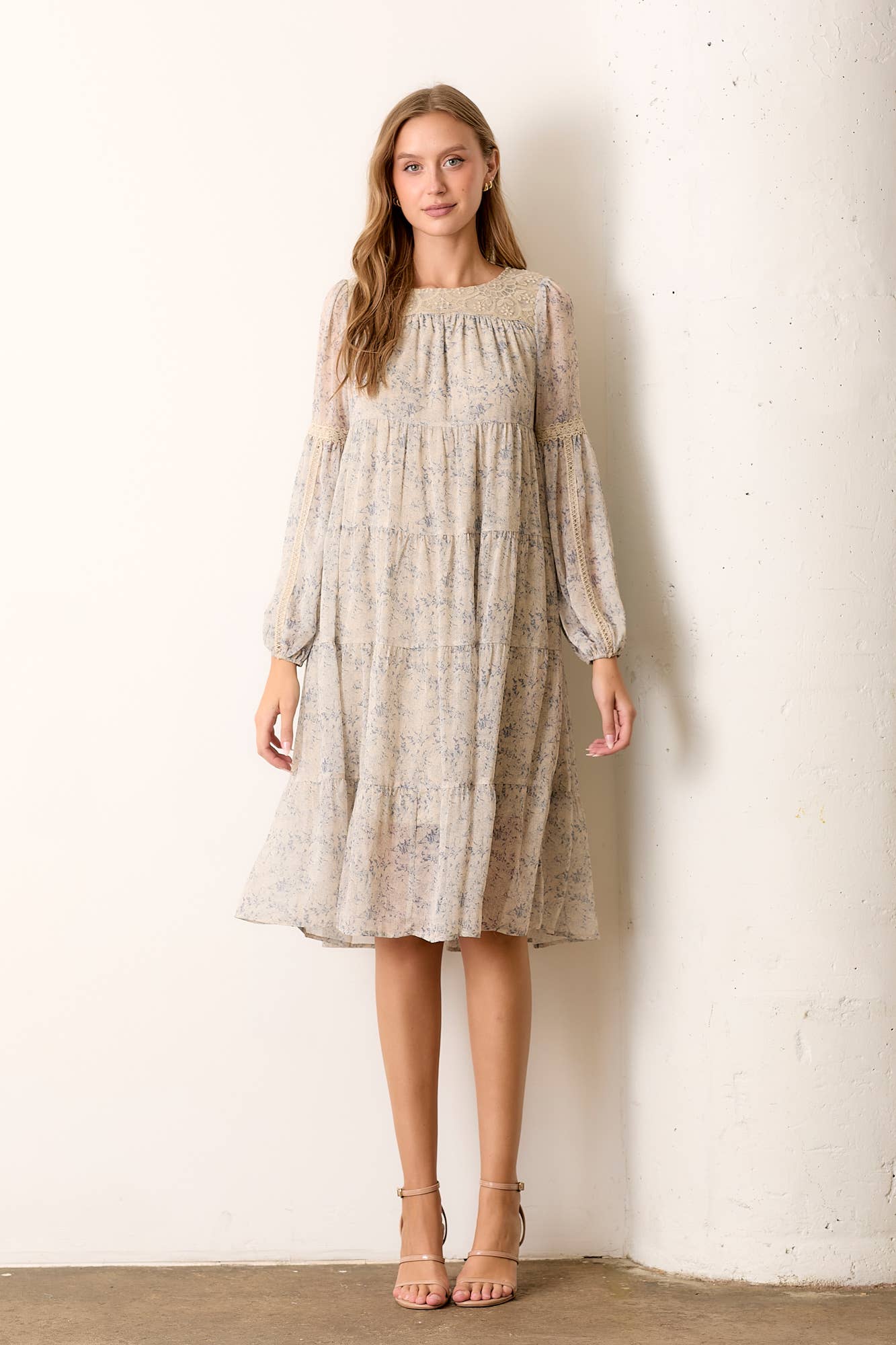 Kristen Floral Midi Dress M Kristen Floral Midi Dress M