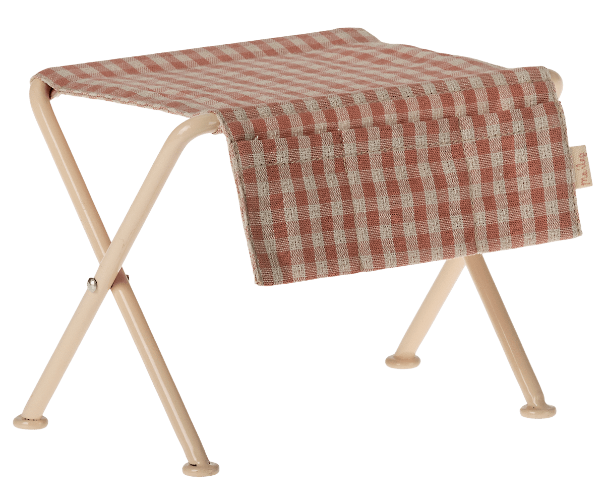 Nursery table, Micro