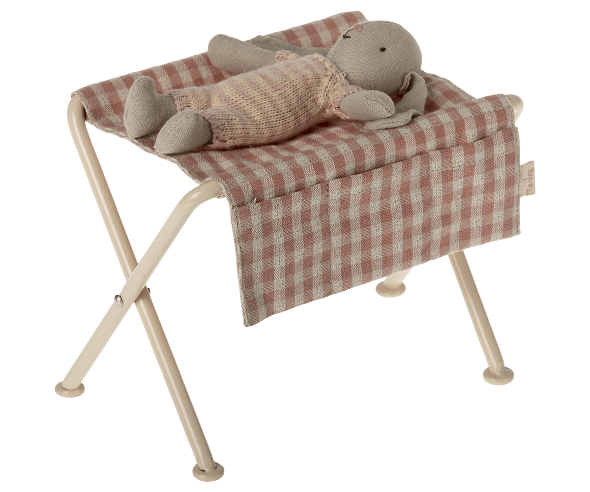 Nursery table, Micro
