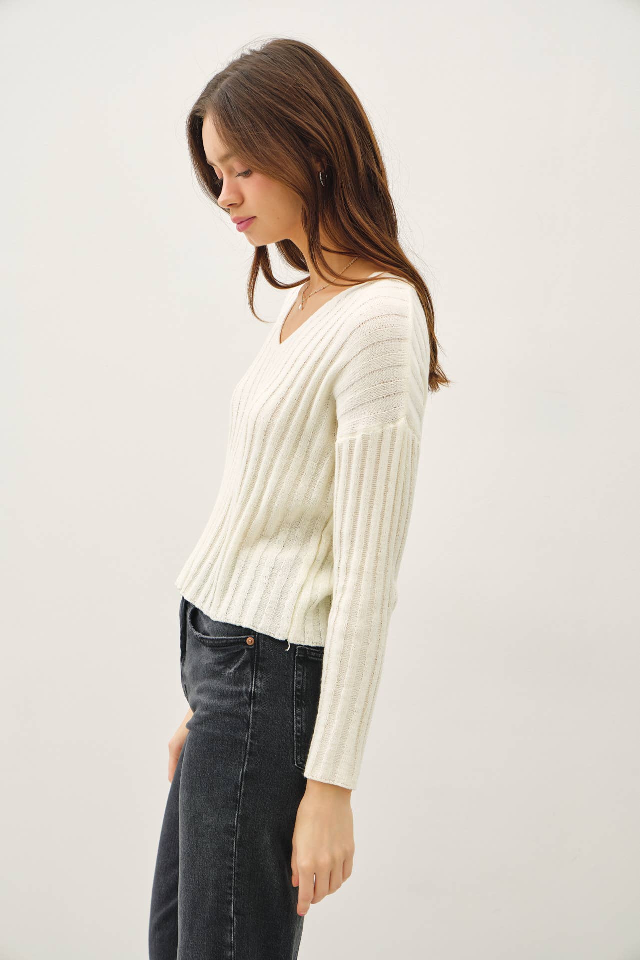RAISED RIB V - NECK SWEATER | Ivory