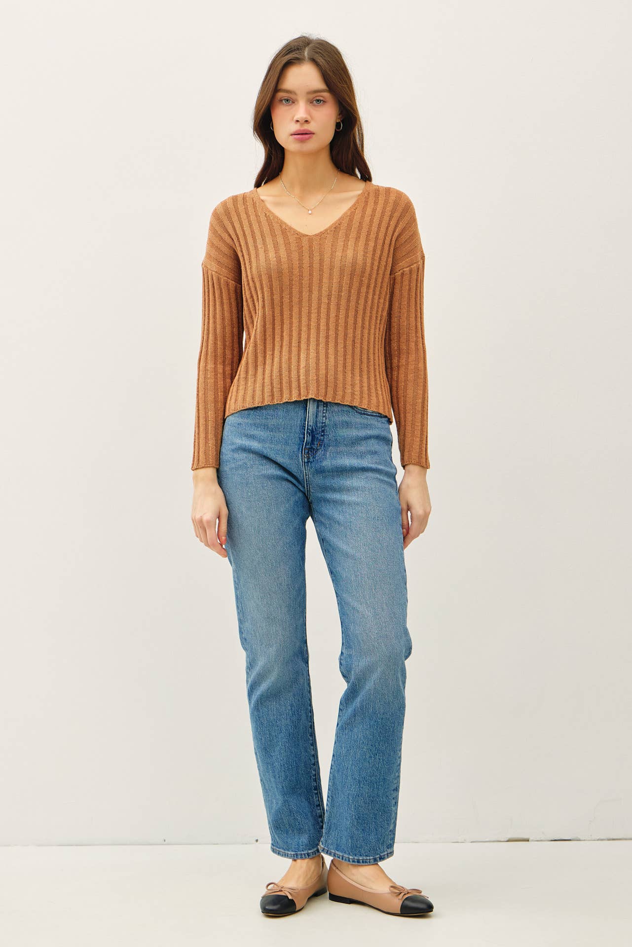RAISED RIB V - NECK SWEATER | Mocha