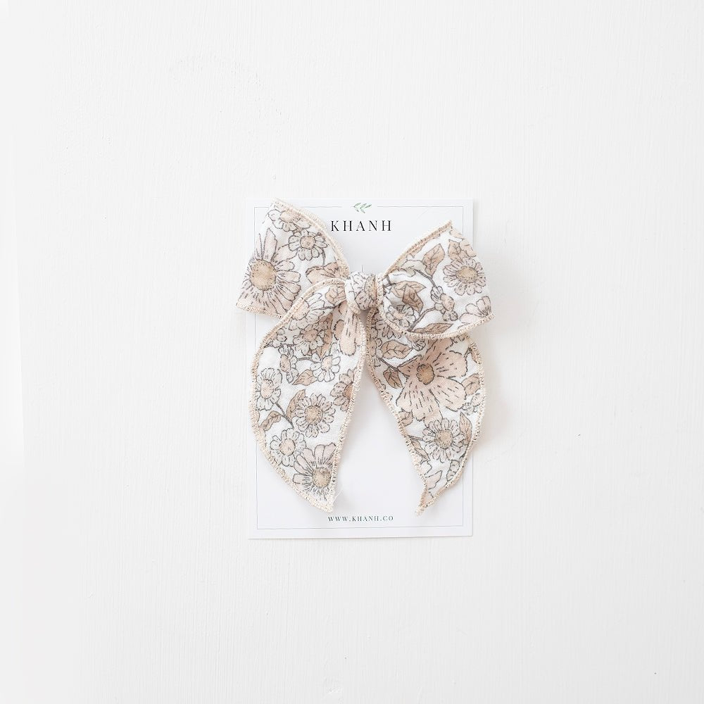 Chloe | Oversize Whimsical Bow