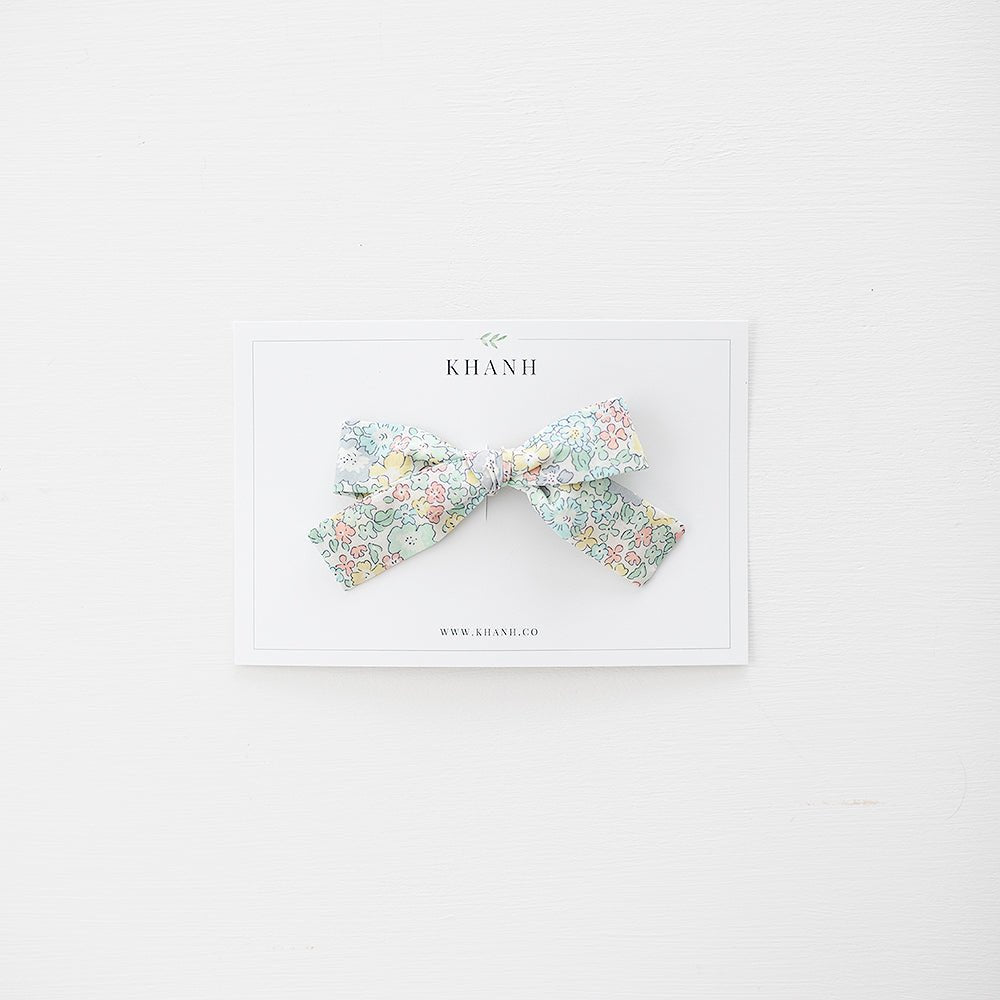 Everett | Medium Hand - Tied Bow - Khanh